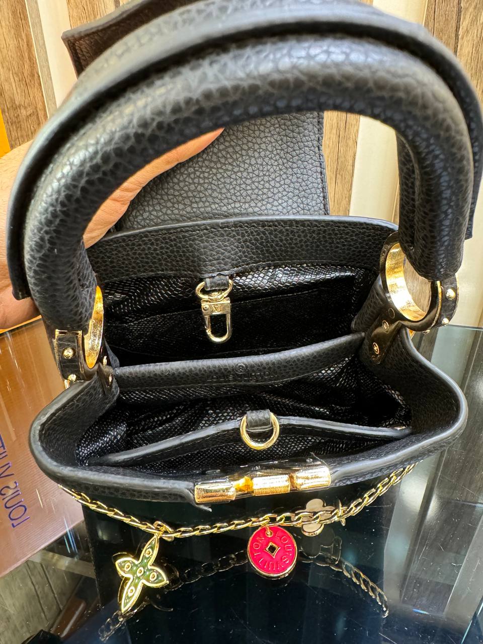 Louis Vuitton capucines pm