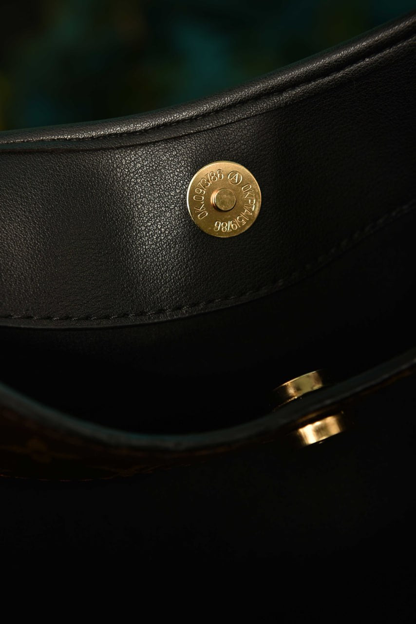 LOUIS VUITTON THE DROP GM