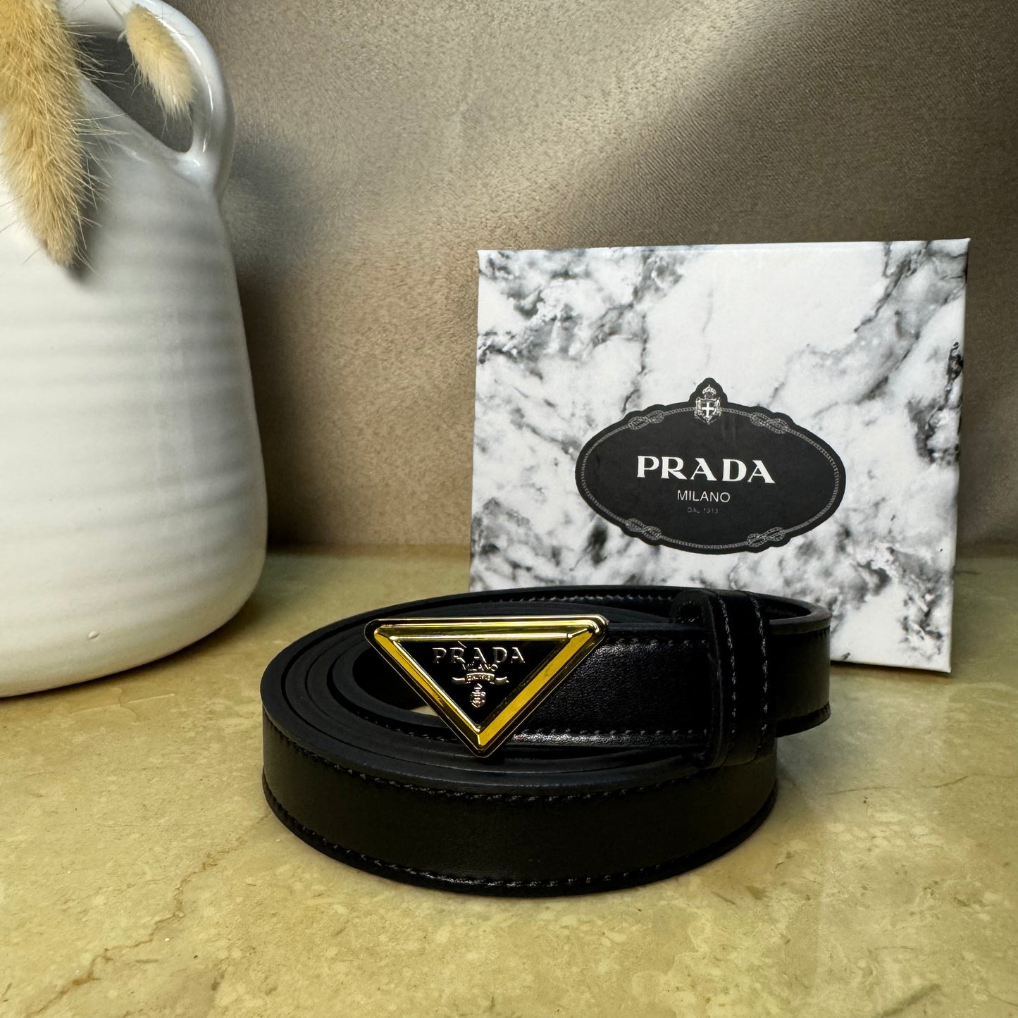 PRADA Δερμάτινη ζώνη￼